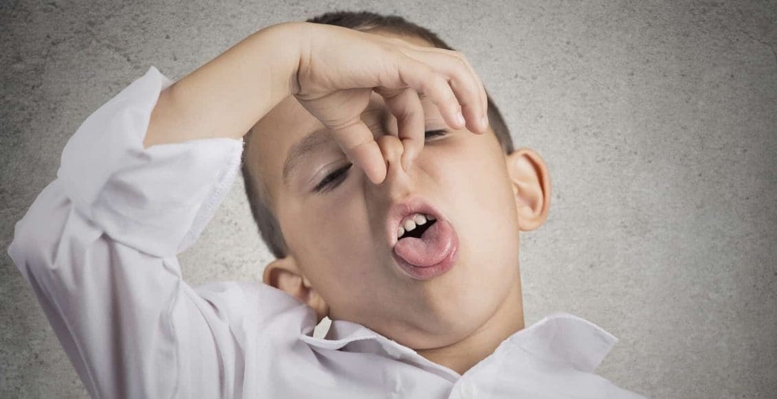 أسباب رائحة الفم الكريهة عند الأطفال وطرق علاجها