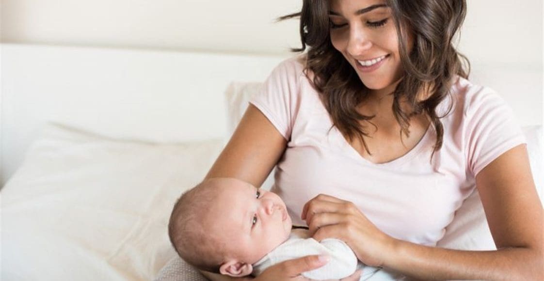 طريقة الرضاعة الطبيعية الصحيحة لحديثي الولادة