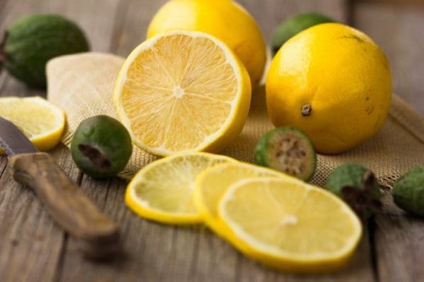 هل الليمون يبطل مفعول الدواء