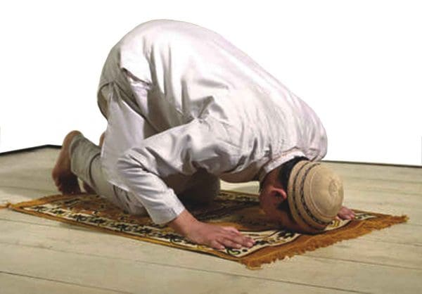 هل يجوز تغميض العينين أثناء الصلاة