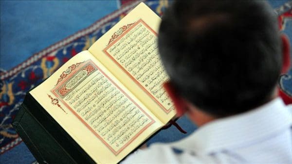 الصلاة في يجوز هل قراءة القرآن الجوال من هل تجوز