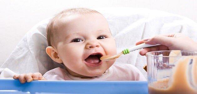 جدول تغذية الرضيع في الشهر السابع
