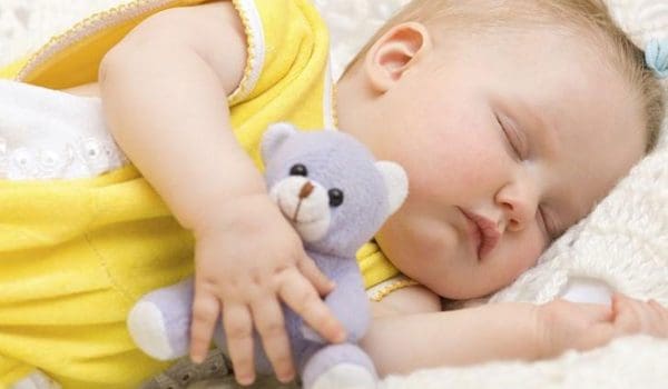 طرق تحسين ساعات نوم الرضيع في الشهر الثالث