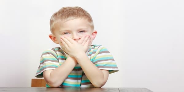 علاج التأتأة المفاجئة عند الأطفال وأسبابها