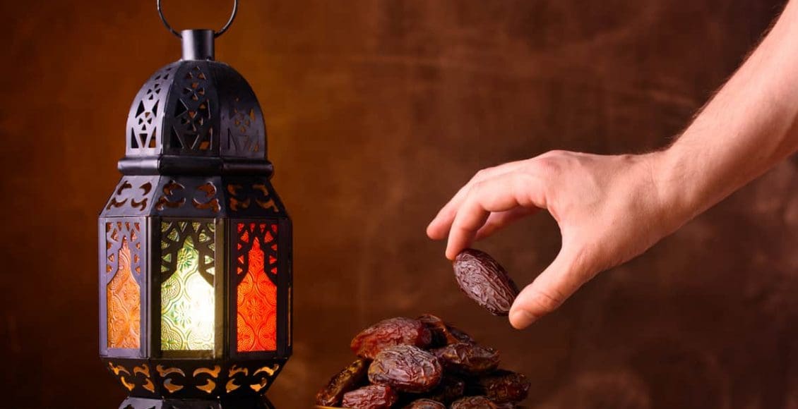كفارة إفطار يوم في رمضان عمدا دون عذر