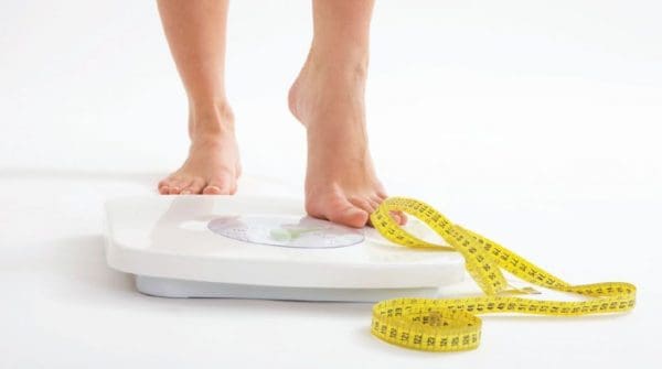 كيف تعرف وزنك دون ميزان بدقة عالية