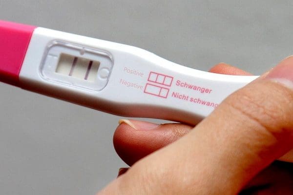 هل انخفاض درجة الحرارة من علامات الحمل؟