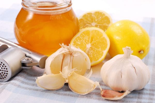علاج انسداد الشرايين بالثوم والليمون والزنجبيل
