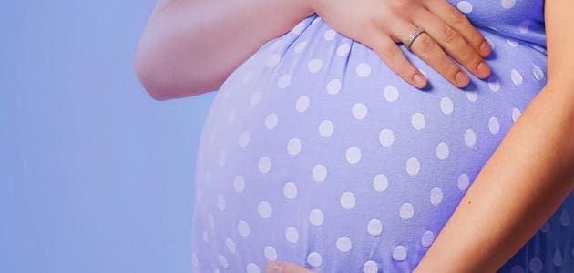 أسباب نزول إفرازات بيضاء أثناء الحمل