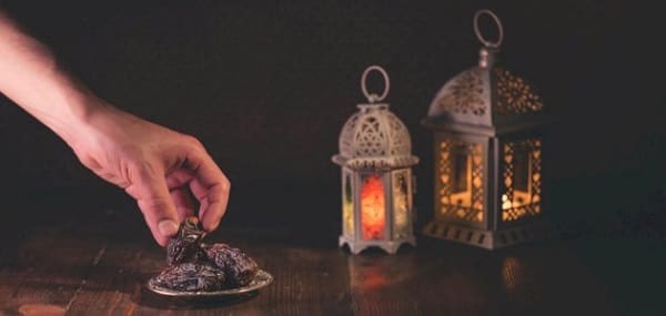 حكم الأكل والشرب أثناء أذان الفجر من رمضان