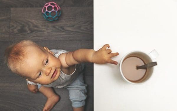 علاج حروق الشاي الساخن للأطفال