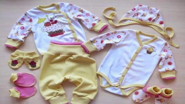 ملابس الطفل حديث الولادة في الصيف