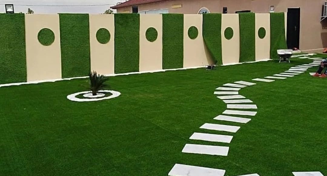 طريقة تركيب العشب الصناعي على الجدار