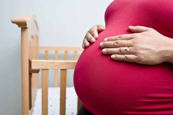 تفسير حلم الحمل والولادة بولد للعزباء