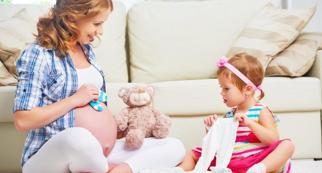 هل يجوز شرعًا الرضاعة أثناء الحمل