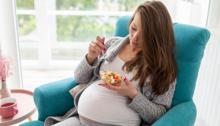 أكل الحامل في الشهر التاسع لتسهيل الولادة