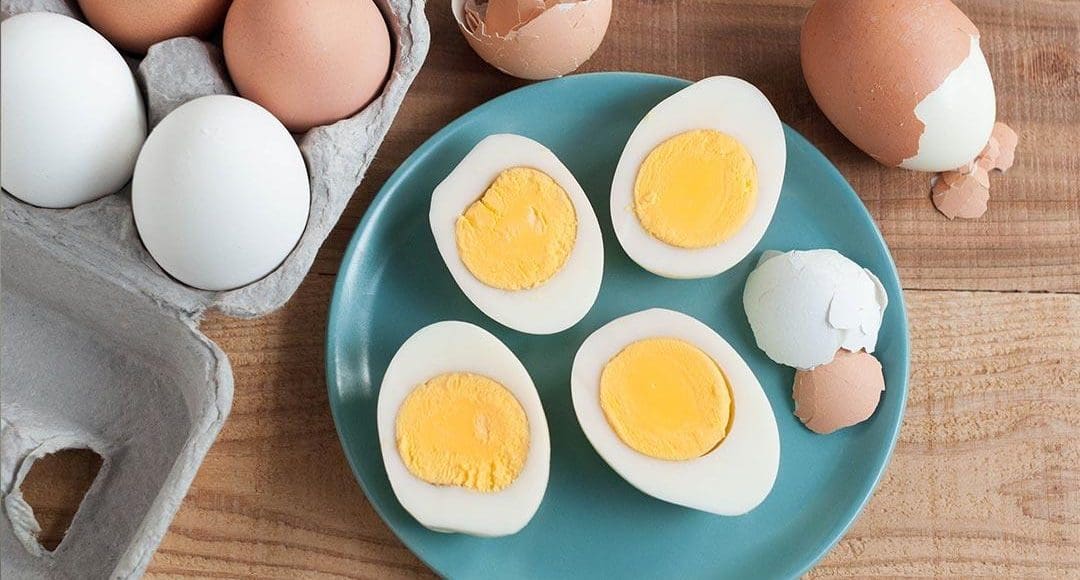 هل البيض يرفع الكوليسترول