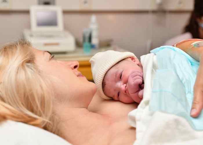 تفسير الولادة القيصرية في الحلم للمتزوجة الغير حامل