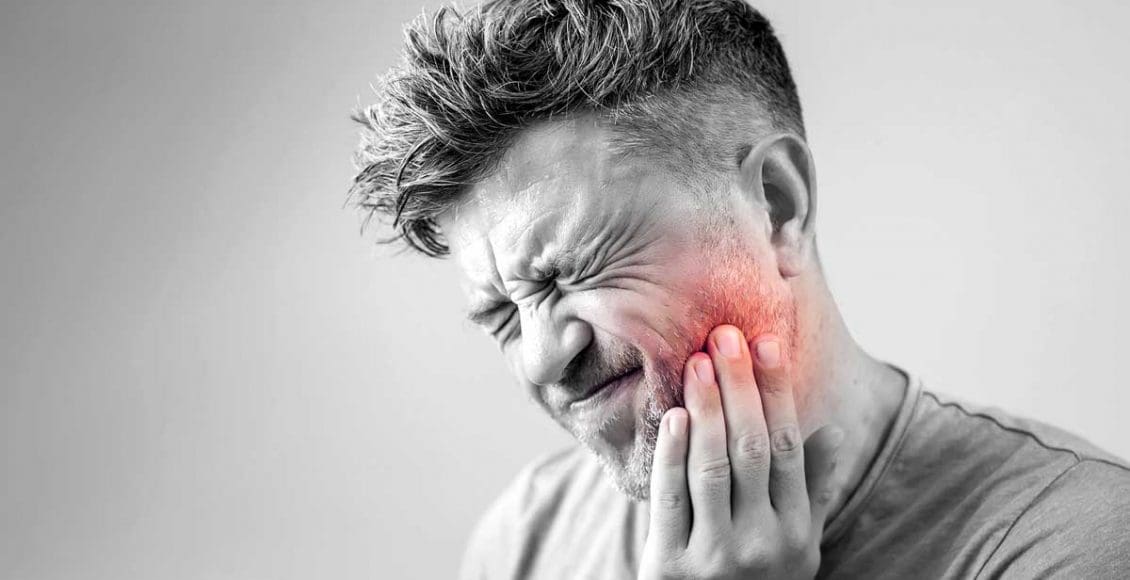 كيفية التخلص من ألم الأسنان بإذن الله خلال 30 ثانية فقط