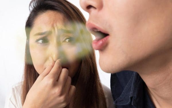 أسباب رائحة الفم الكريهة عند النساء