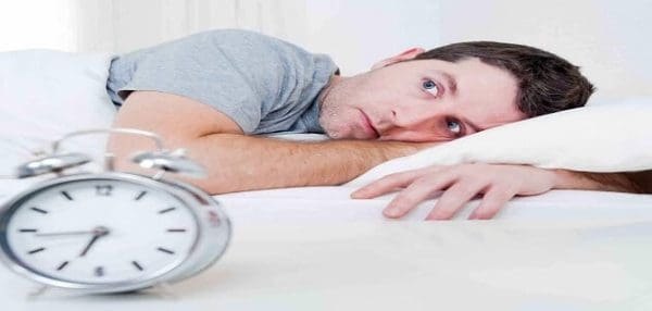 أسباب الاستيقاظ من النوم بدون سبب في علم النفس