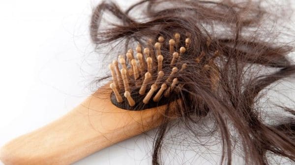 هل تساقط الشعر بشكل مضاعف أمر خطير؟
