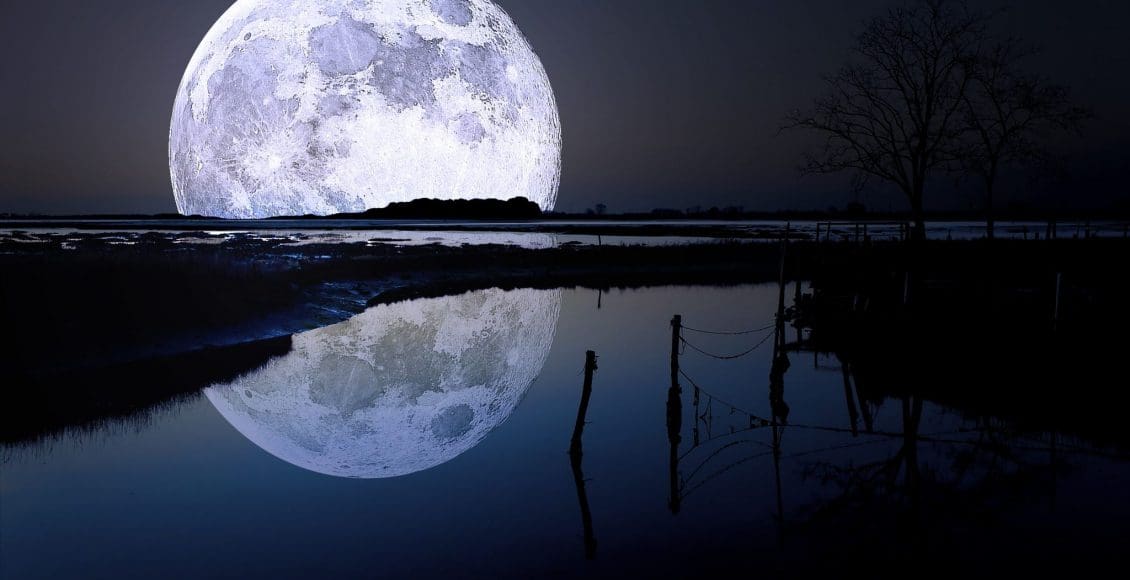 تفسير حلم رؤية القمر كبير وقريب