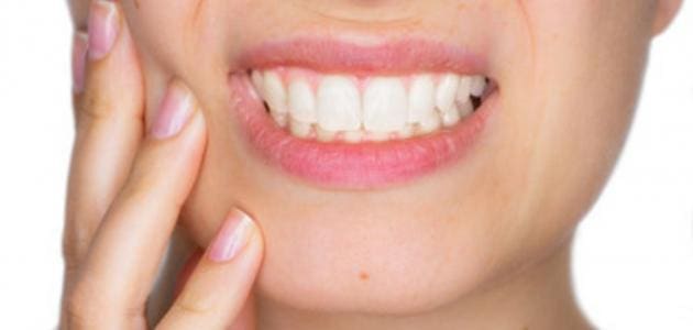 أسباب الضغط على الأسنان عند الكبار