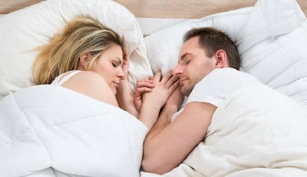 طريقة للنوم مع الزوج
