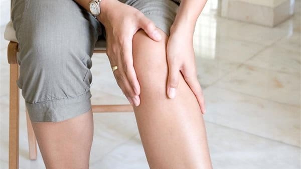 أعراض هشاشة العظام في الركبة