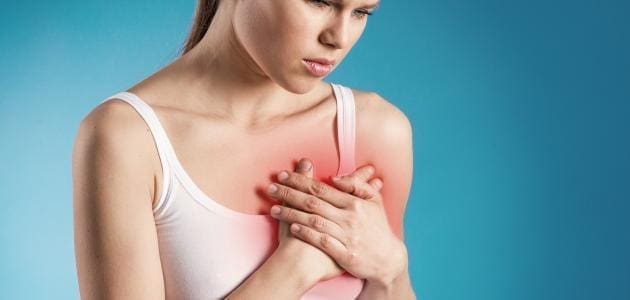 أسباب ألم الثدي الأيسر عند النساء