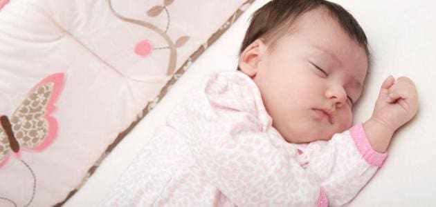 أفضل وضعية لنوم الرضيع حديث الولادة