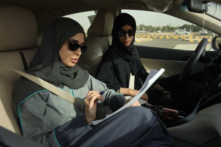 كيفية استخراج رخصة قيادة للنساء بالسعودية؟