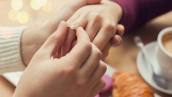 كيفية طلب يد فتاة للزواج من أهلها
