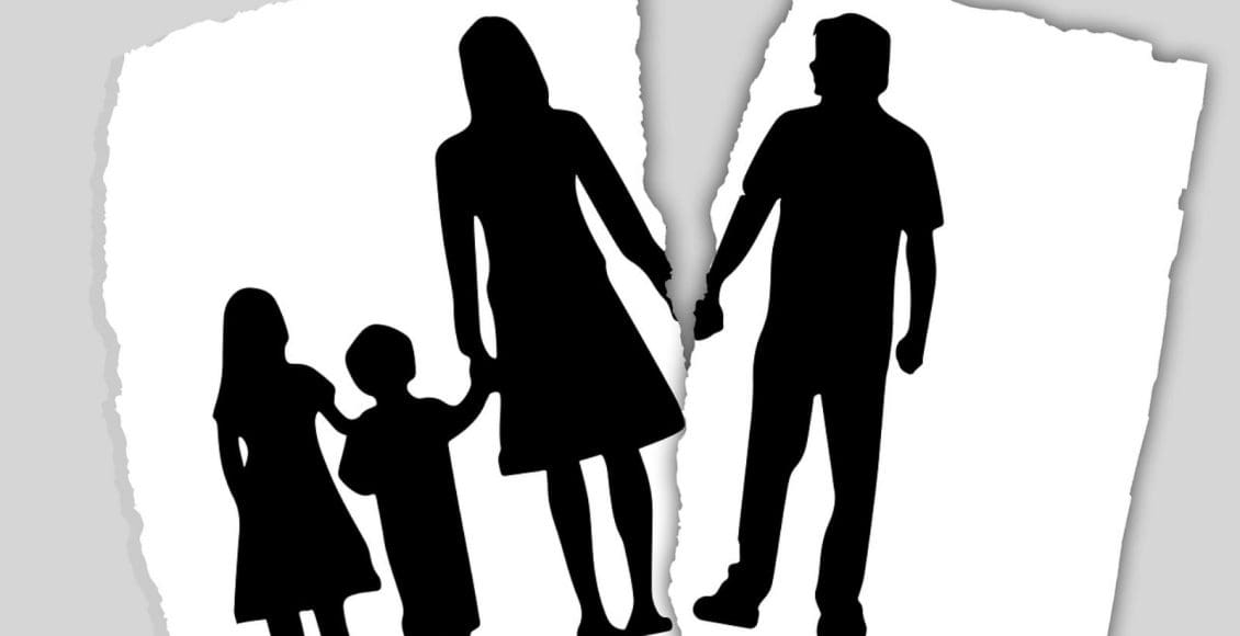 مسؤولية الأب بعد الطلاق تجاه أبنائه