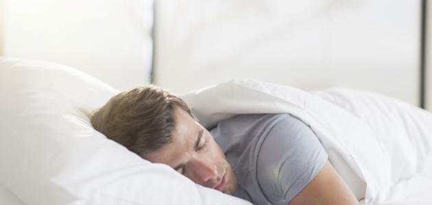 أسباب ضربات القلب القوية عند النوم
