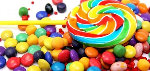 تفسير حلم أكل الحلوى في العزاء في المنام