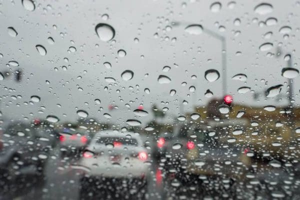 تفسير حلم ركوب السيارة وقت المطر في المنام