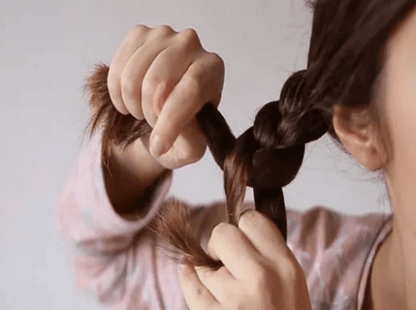 طريقة عمل ضفائر الشعر بالصور والخطوات