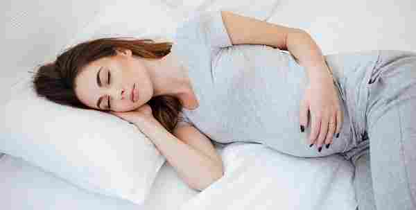 وضعيات النوم للحامل بالترتيب حسب كل شهر