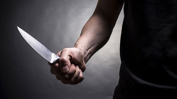 Interpretimi i një ëndrre për t'u goditur me thikë në krah - Faqja e internetit Ziada