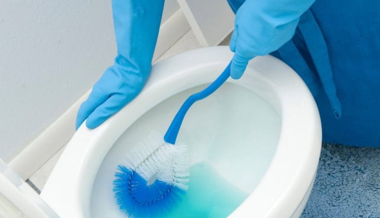 طريقة تنظيف المرحاض من الكلس