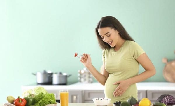 أكل الحامل في الشهر التاسع لتسهيل الولادة