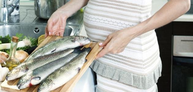 أضرار السمك للحامل في الشهور الأولى
