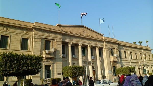 أقسام كلية التجارة جامعة القاهرة