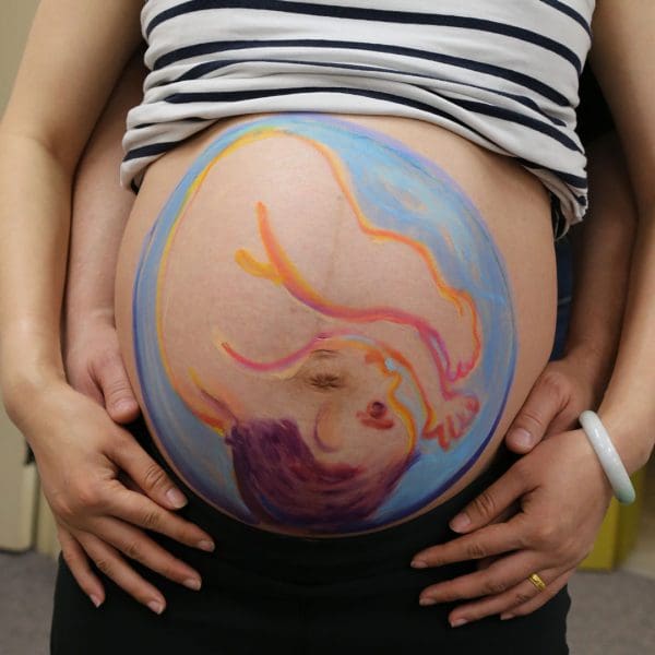 شكل البطن عند نزول رأس الجنين في الحوض